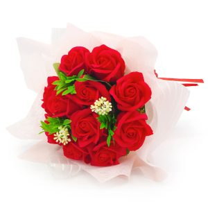 ロマンチックな赤いバラの花束は結婚式やお誕生日に、女性はもちろん男性へのプレゼントとしてもオススメです。