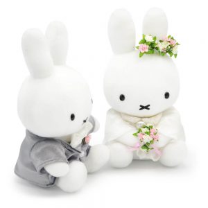 【結婚祝いにオススメのぬいぐるみ電報】パステルピンクのお花がアクセント